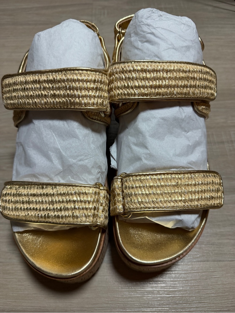 NINE WEST HEAVIN PLATFORM WEDGE SANDAL IN GOLD